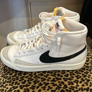 Nike blazer mid 77- gently used